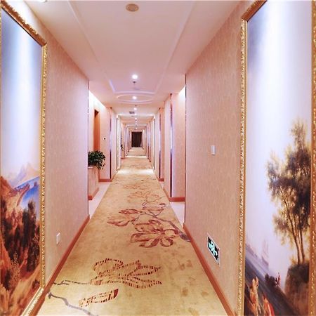 Vienna International Hotel Yantai Changjiang Road Xingyi Square Branch Екстер'єр фото