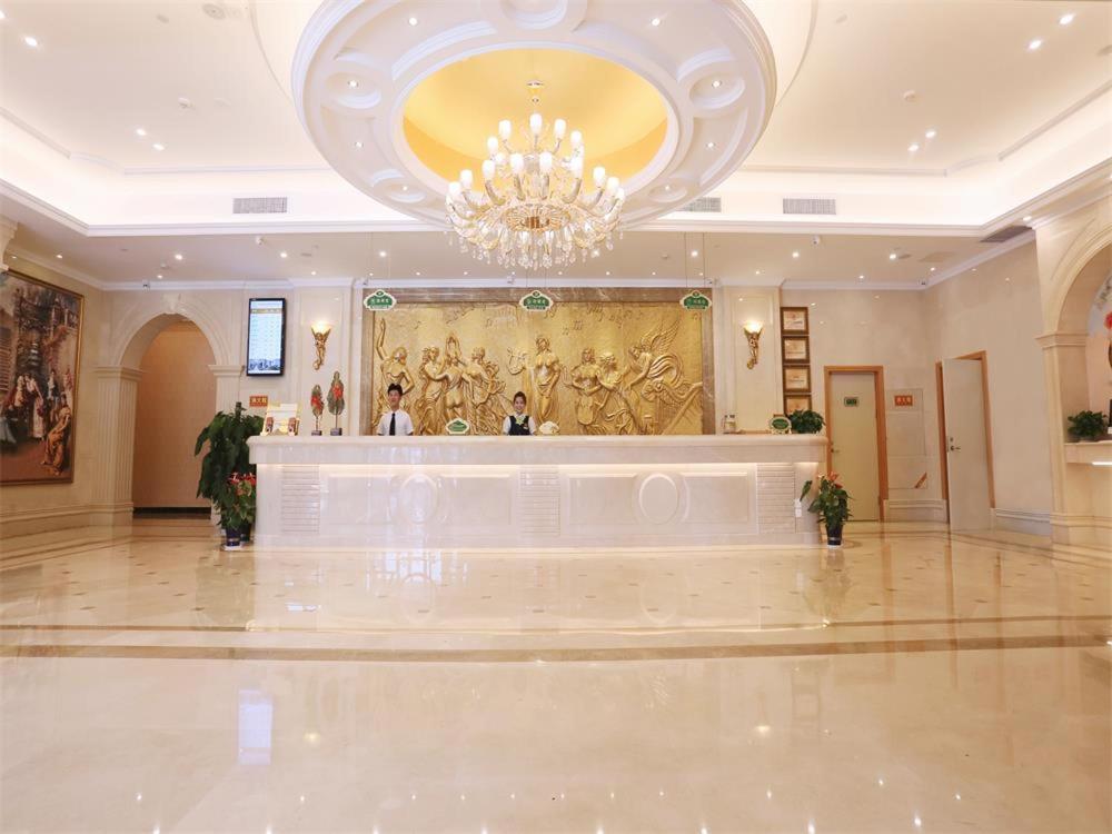 Vienna International Hotel Yantai Changjiang Road Xingyi Square Branch Екстер'єр фото