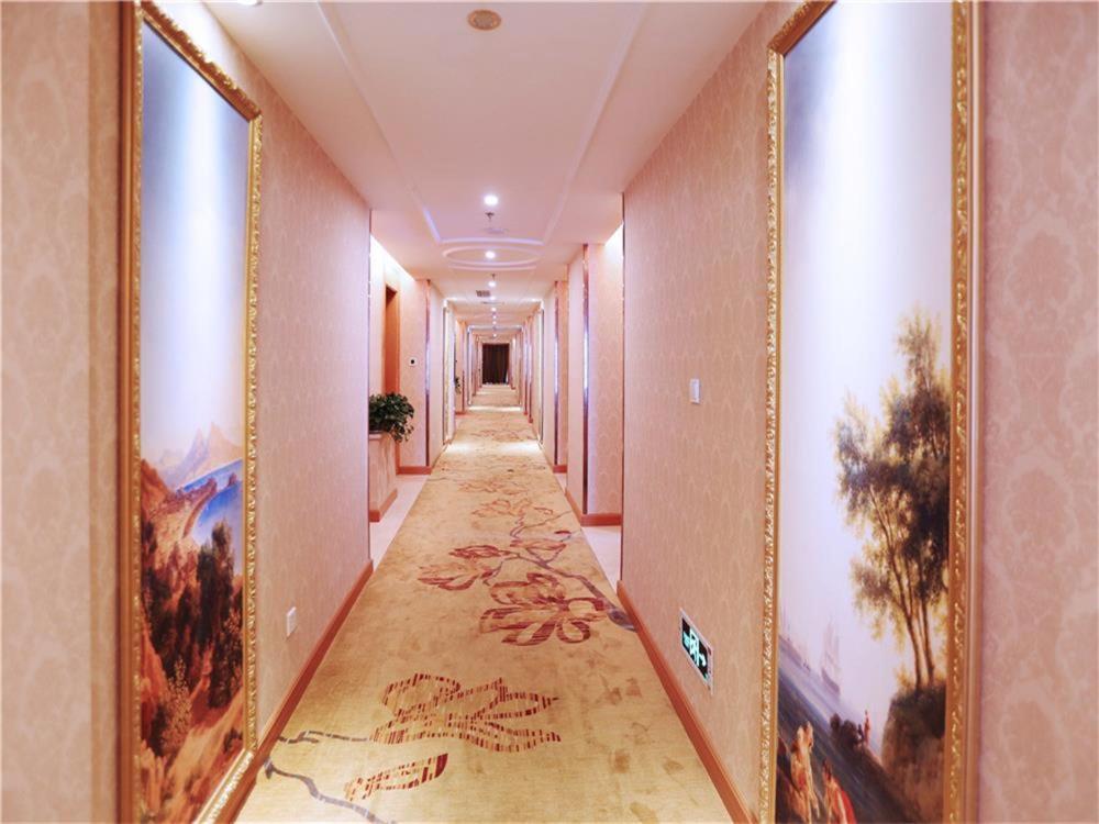 Vienna International Hotel Yantai Changjiang Road Xingyi Square Branch Екстер'єр фото