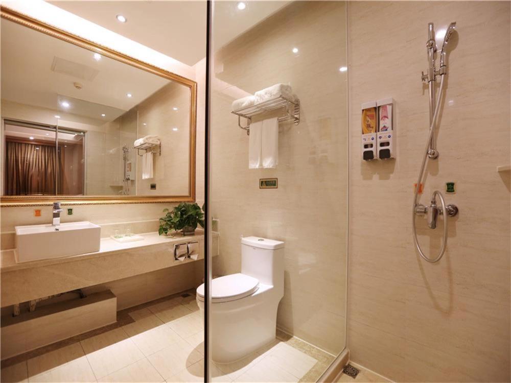 Vienna International Hotel Yantai Changjiang Road Xingyi Square Branch Екстер'єр фото