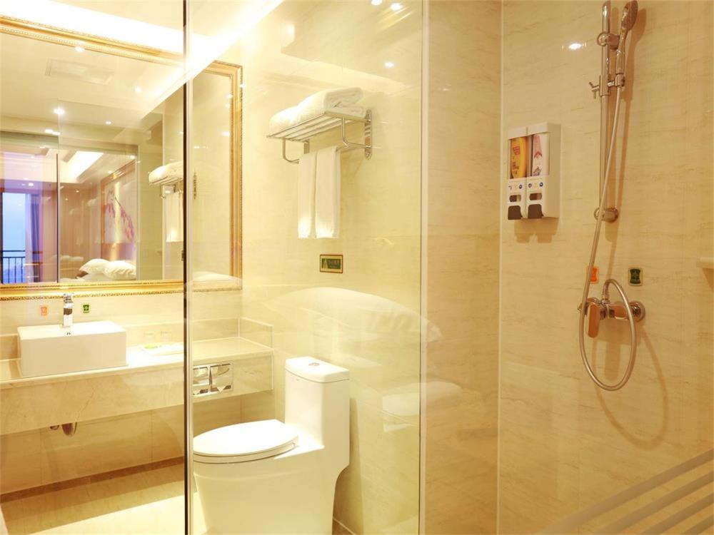 Vienna International Hotel Yantai Changjiang Road Xingyi Square Branch Екстер'єр фото