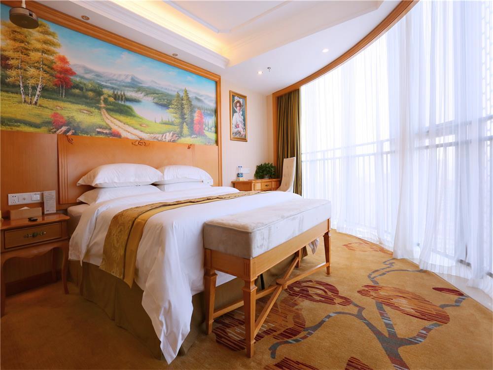Vienna International Hotel Yantai Changjiang Road Xingyi Square Branch Екстер'єр фото