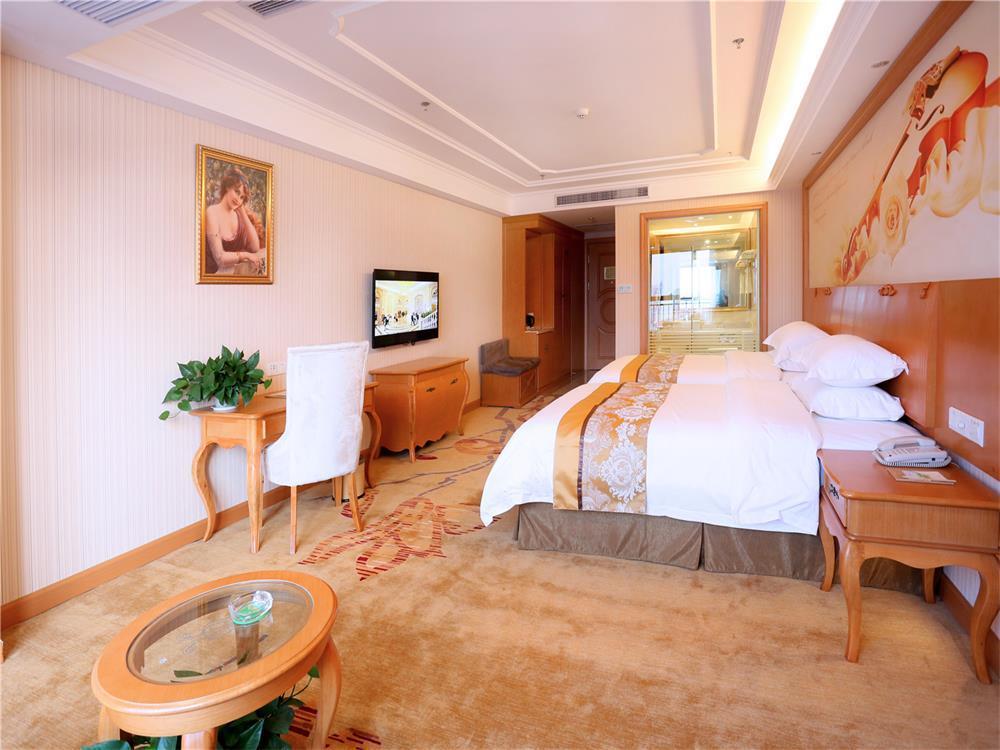 Vienna International Hotel Yantai Changjiang Road Xingyi Square Branch Екстер'єр фото