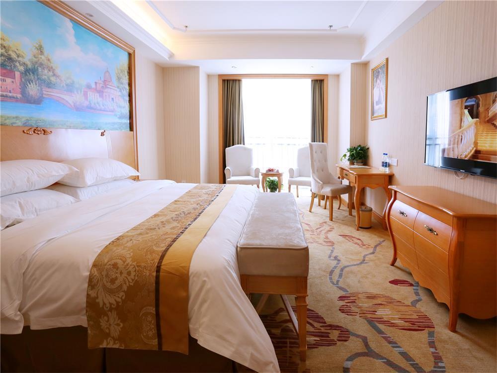 Vienna International Hotel Yantai Changjiang Road Xingyi Square Branch Екстер'єр фото