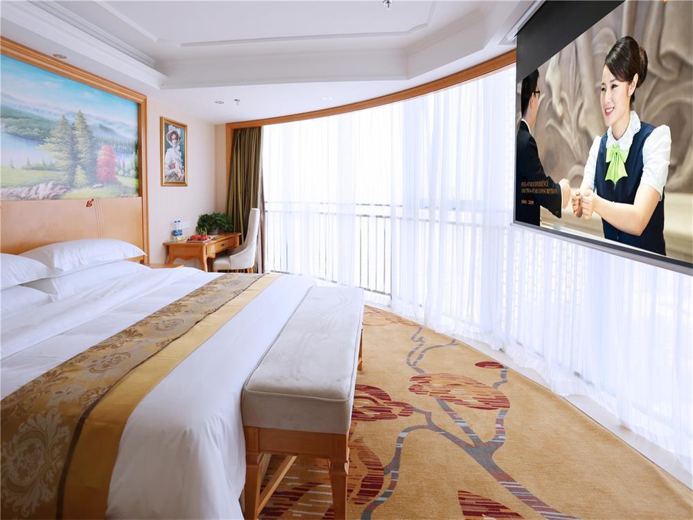 Vienna International Hotel Yantai Changjiang Road Xingyi Square Branch Екстер'єр фото