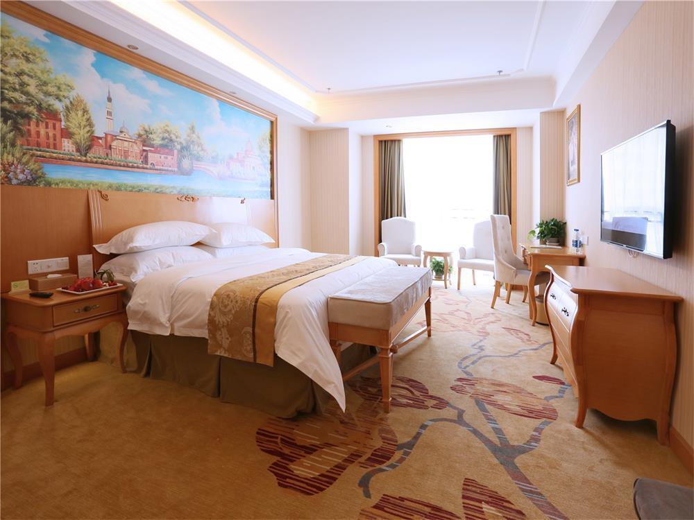 Vienna International Hotel Yantai Changjiang Road Xingyi Square Branch Екстер'єр фото