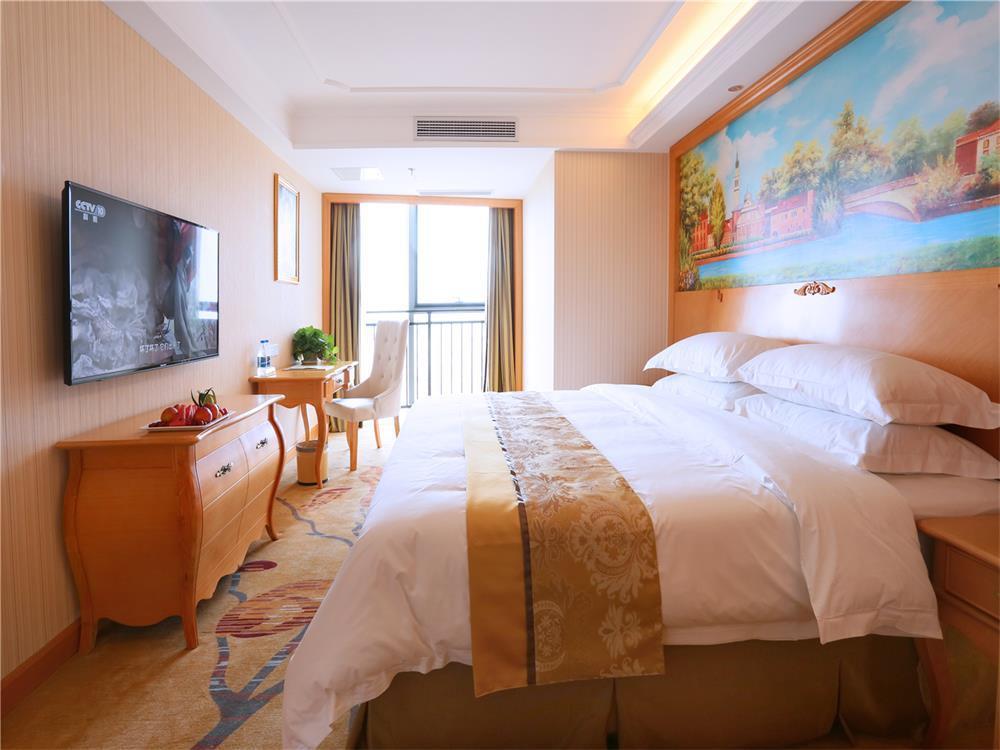 Vienna International Hotel Yantai Changjiang Road Xingyi Square Branch Екстер'єр фото